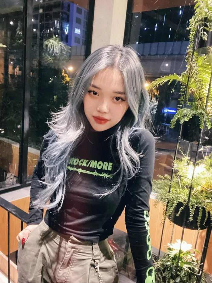 Linh Ngọc Đàm chi tận 16 triệu để nhuộm tóc xanh hot trend, thế nhưng chưa  gì đã bay màu hết sạch