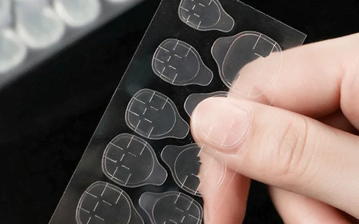 Cách dán móng tay giả bằng miếng dán silicon
