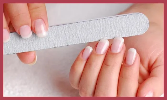 Cách gỡ móng tay giả tại nhà đúng cách để không hại móng