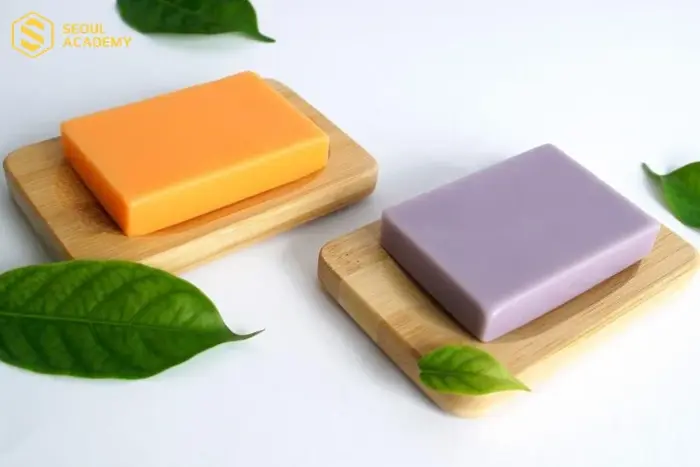 Hướng dẫn 5 cách tháo móng tay giả an toàn tại nhà