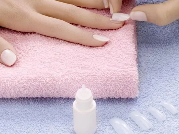 Cách dán móng tay giả dính như keo mà không làm hư móng thật – Kềm Nghĩa -  Nghia Nippers