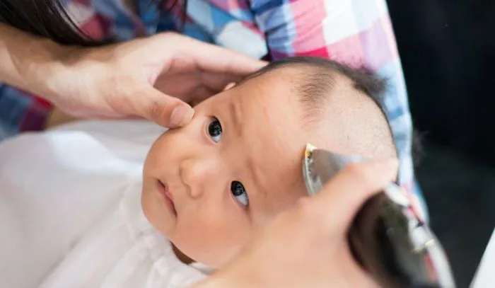 Cắt tóc cho trẻ ngày nào là tốt nhất để con khỏe mạnh, ngoan ngoãn, không  ốm vặt