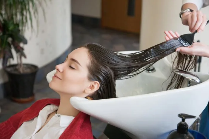6 Bước phục hồi tóc hư tổn ở tiệm giá bao nhiêu? - Công Ty Cổ Phần LAVO