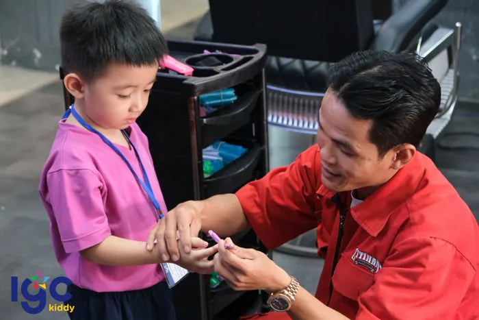 TRẢI NGHIỆM THÚ VỊ TẠI SALON TÓC CÙNG CÁC BẠN NHỎ! - Trường IGC Kiddy - Cơ  sở Quận 3