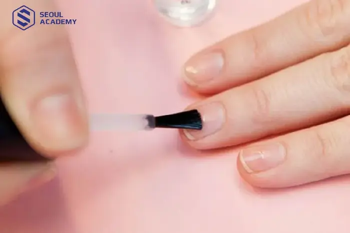 Sơn cứng móng trước hay base trước? Các bước sơn gel chuẩn