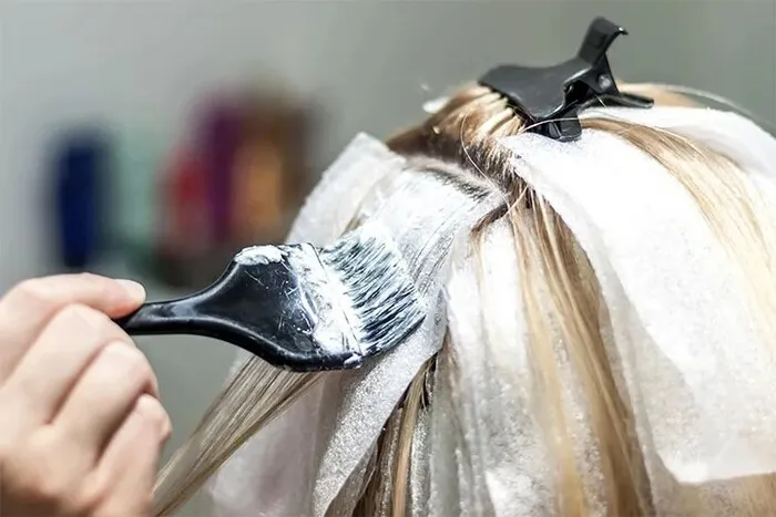 Tóc đã tẩy nên nhuộm lại màu gì? Bao lâu thì nhượm được Tóc đã tẩy nên nhuộm lại màu gì? Bao lâu thì nhượm được