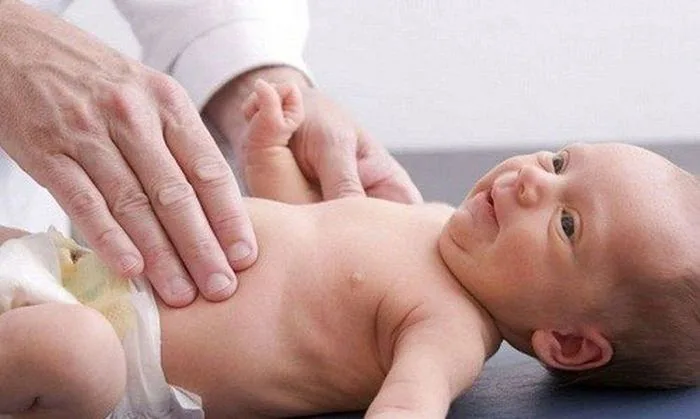 Rụng tóc vành khăn ở trẻ nhỏ có đáng lo? | Vinmec