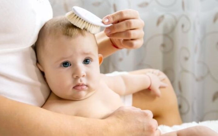 Trẻ rụng tóc vành khăn thiếu kẽm và cách xử lý