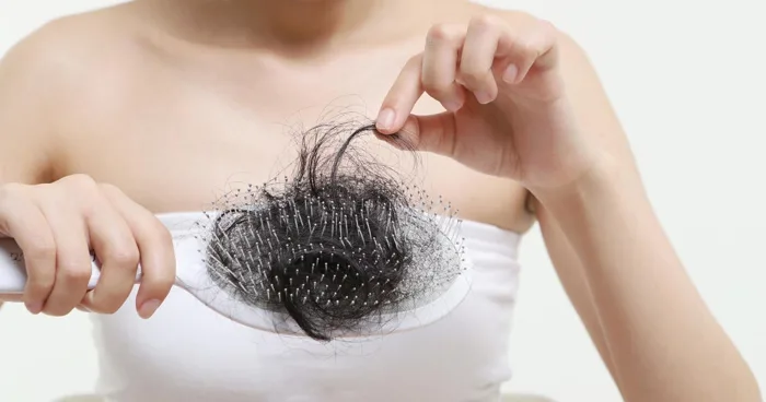 Tóc rụng nhiều khi tắm gội có bất thường? Tóc rụng nhiều khi tắm gội có bất thường?
