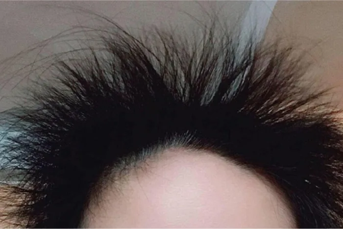 Tóc con mọc lởm chởm phải làm sao để tóc không bị dựng đứng?