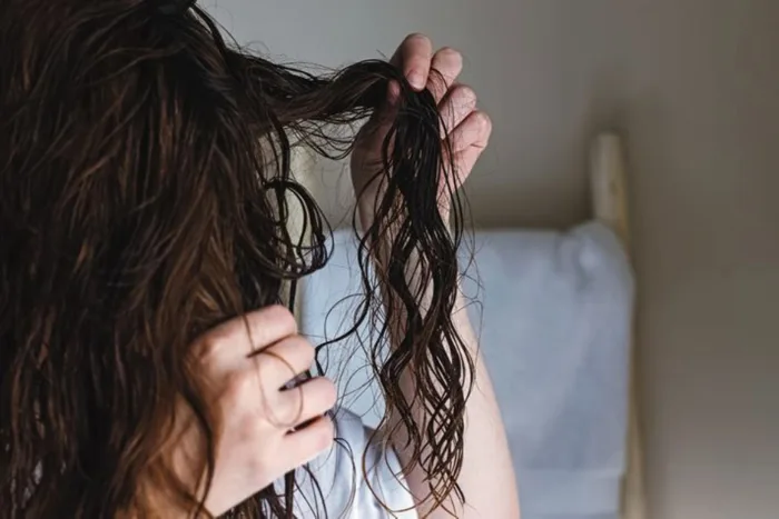 Uốn tóc có bị xơ không? 12 cách hạn chế tóc uốn bị khô xơ Uốn tóc có bị xơ không? 12 cách hạn chế tóc uốn bị khô xơ