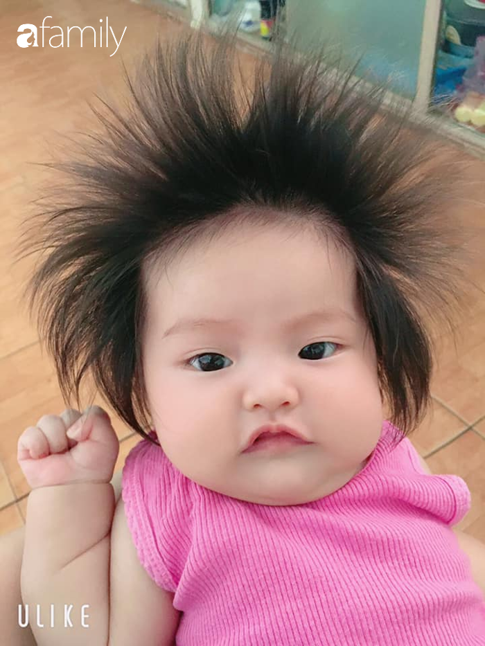 Bé gái 3 tháng tuổi gây sốt vì mái tóc 