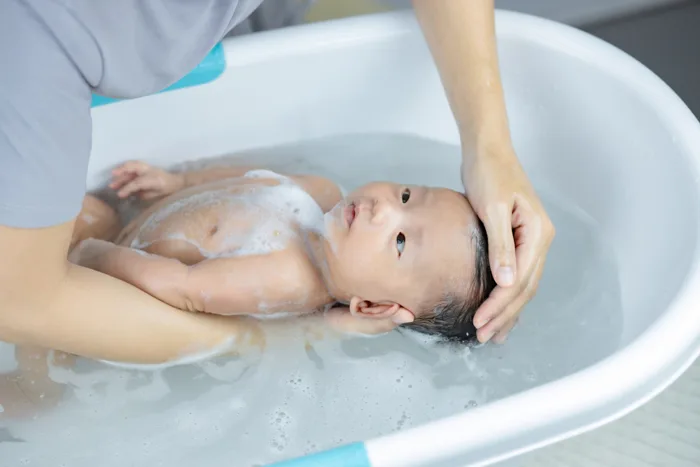 Mẹo làm tóc bé hết dựng đứng đơn giản - MarryBaby