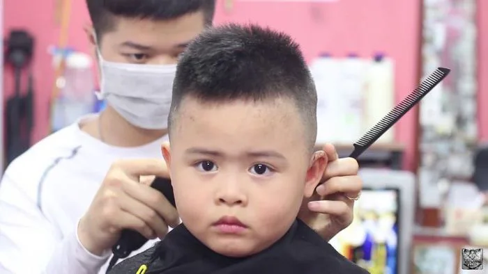 Sự thật về việc bé có tóc đuôi chuột lớn lên sẽ bướng bỉnh