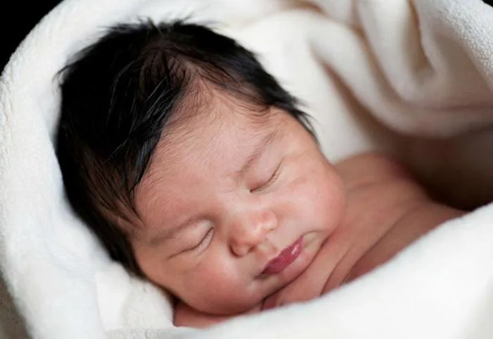 Nhìn xoáy tóc của trẻ sơ sinh biết vận mệnh tương lai, kiểu thứ 6 thông  minh bẩm sinh