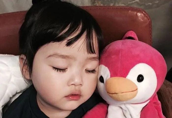 Nhìn xoáy tóc của trẻ sơ sinh biết vận mệnh tương lai, kiểu thứ 6 thông  minh bẩm sinh