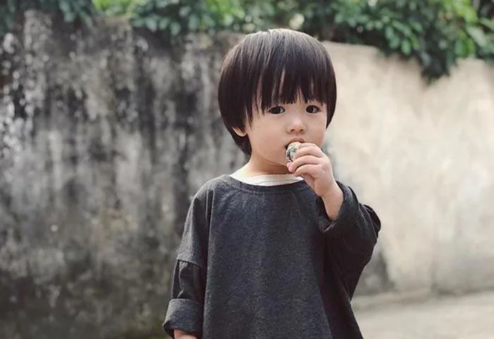 Nhìn xoáy tóc của trẻ sơ sinh biết vận mệnh tương lai, kiểu thứ 6 thông  minh bẩm sinh