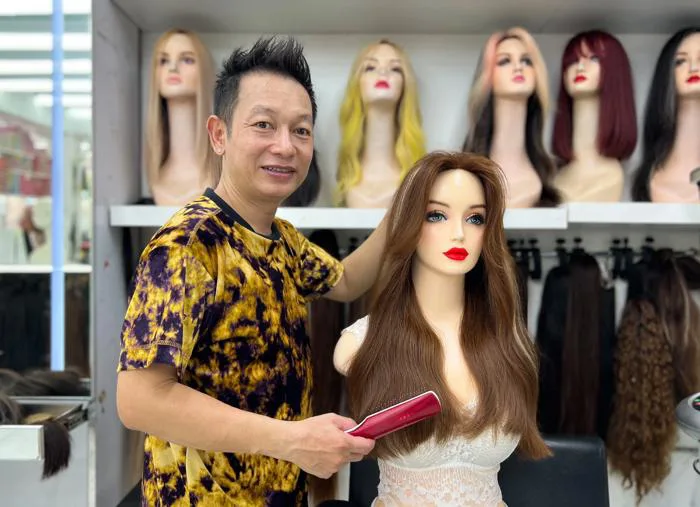 Người làm tóc giả từ tóc thật: 'Nghệ thuật có giá trị khi giúp ích cho đời'