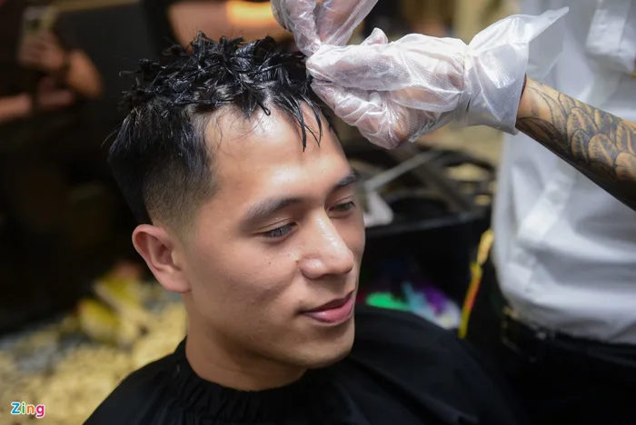 Tóc nam uốn con sâu đẹp đón xuân 2021 - Barber Shop Vũ Trí