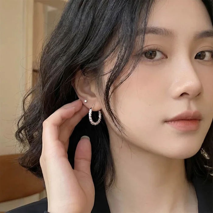 Tóc ngắn nên đeo bông tai thế nào? Bí quyết tạo phong cách thu hút? Tóc ngắn nên đeo bông tai thế nào? Bí quyết tạo phong cách thu hút?