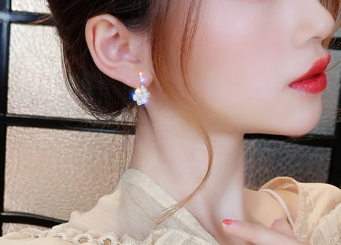 Tóc ngắn đeo bông tai gì? Top 15 mẫu bông tai cho tóc ngắn đẹp - Thegioididong.com Tóc ngắn đeo bông tai gì? Top 15 mẫu bông tai cho tóc ngắn đẹp - Thegioididong.com
