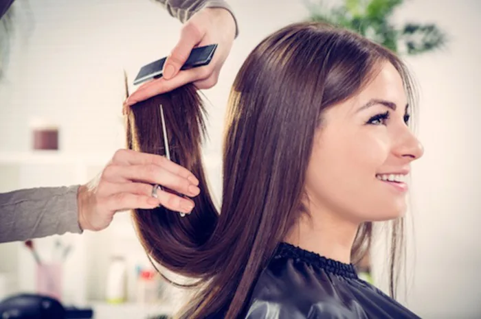 Nên cắt tóc định kỳ bao lâu một lần?
