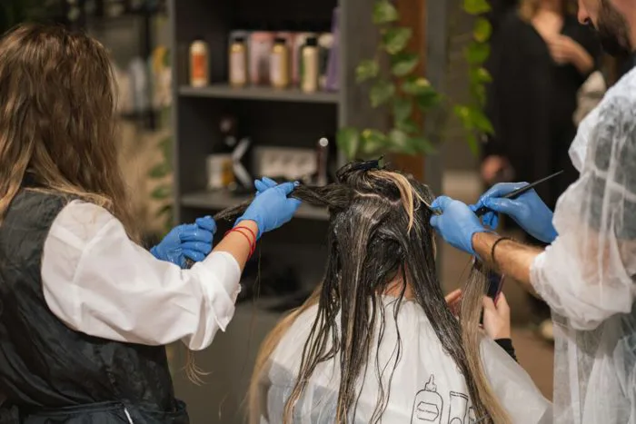Hướng Dẫn Chọn Hóa Chất Làm Tóc An Toàn Cho Salon - Mỹ phẩm Hồng Nhung