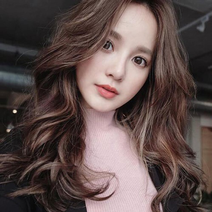 Tóc uốn có nên gội đầu nhiều không - 4 lưu ý khi chăm sóc tóc uốn Tóc uốn có nên gội đầu nhiều không - 4 lưu ý khi chăm sóc tóc uốn