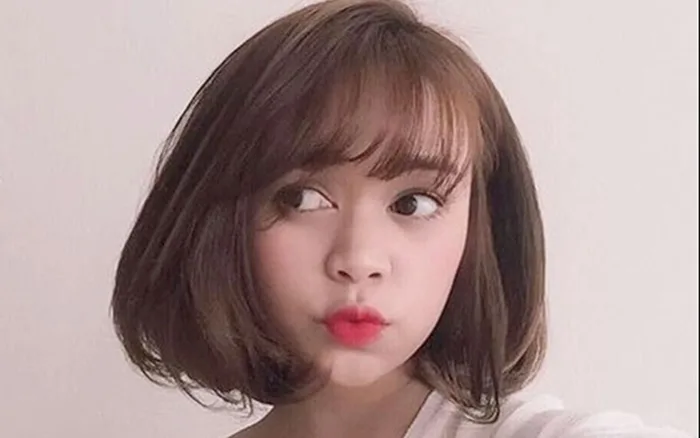 14 kiểu tóc ngắn uốn cụp chữ C đẹp 
