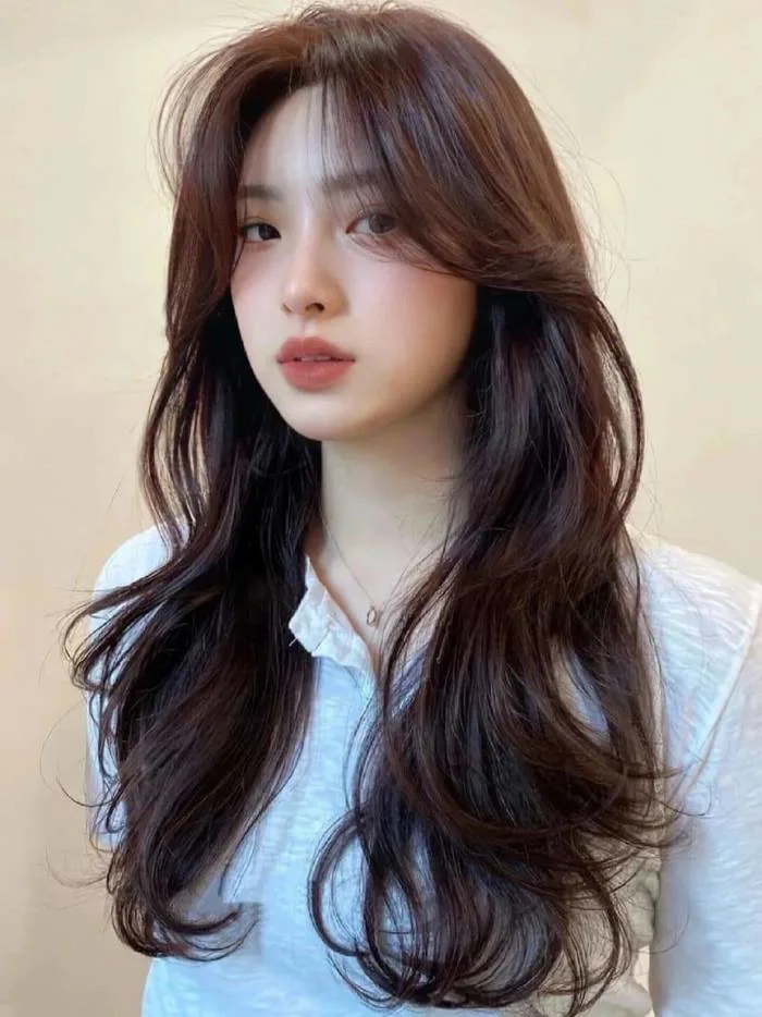 Gợi ý 15+ kiểu tóc xoăn đuôi nhẹ cho nàng đẹp thanh lịch
