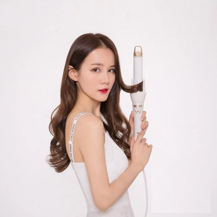 Uốn tóc xoăn giả bằng máy uốn tóc giữ nếp được bao lâu? - Phạm Thị Cúc