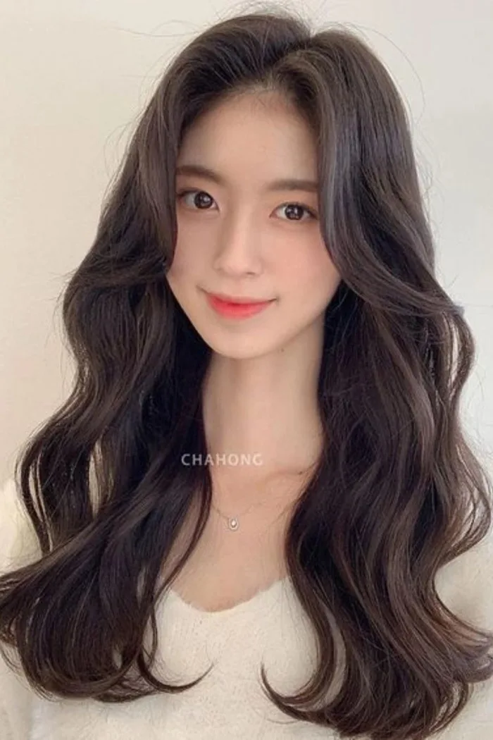 21 kiểu tóc uốn gợn sóng nhẹ nhàng, dễ thương và trendy | Yody