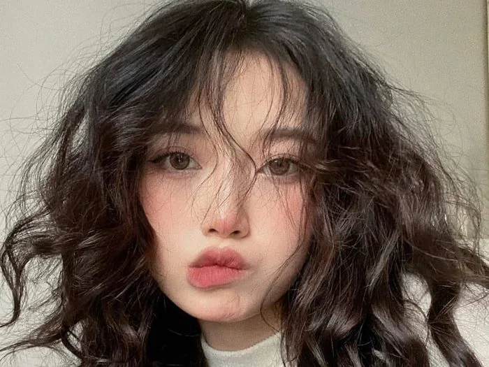 Đón đầu xu hướng cùng 7 kiểu tóc uốn sóng hippie Hàn Quốc thời thượng nhất  hiện nay - Omnia Hair Boutique - Salon tóc organic tại Hà Nội