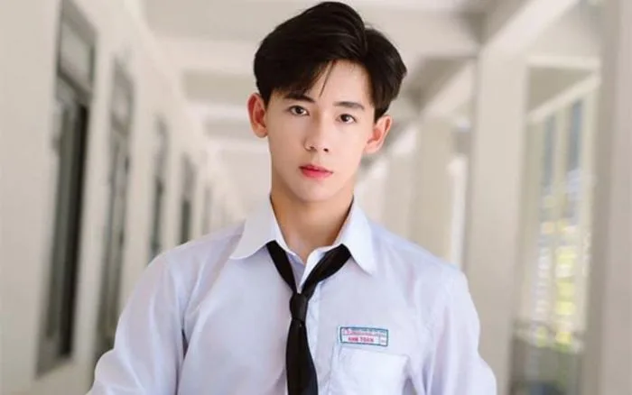 Top 8 kiểu tóc 7/3 nam mặt tròn cực cuốn hút, điển trai