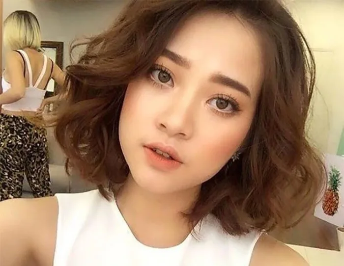 6 kiểu tóc xoăn ngang vai đẹp giúp tôn lên đường nét khuôn mặt