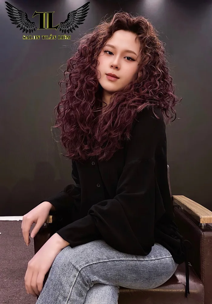 Mẫu tóc uốn xù mì